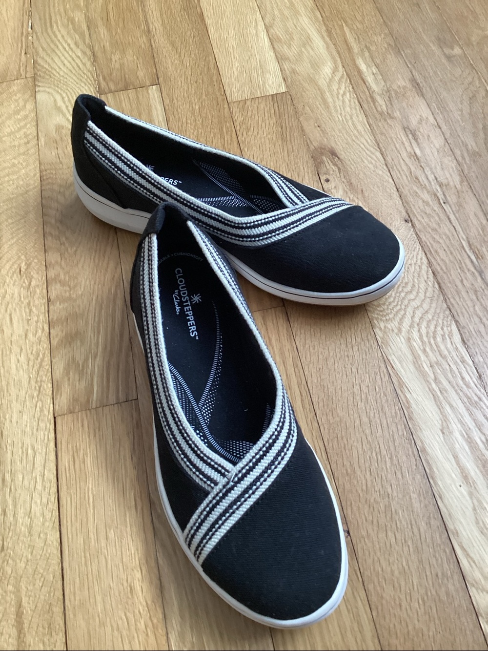 Clarks Women's Breezeky Air, Size 8.5 Narrow
